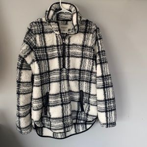 Abercrombie and Fitch Sherpa half zip. White and black plaid. Medium